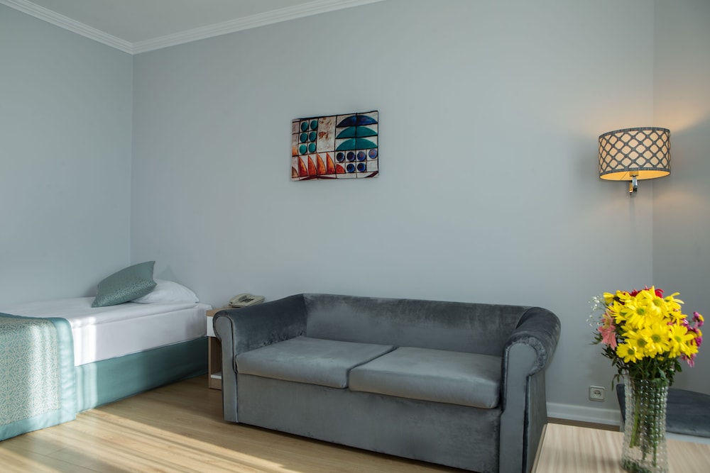 Adonis Hotel 29/50