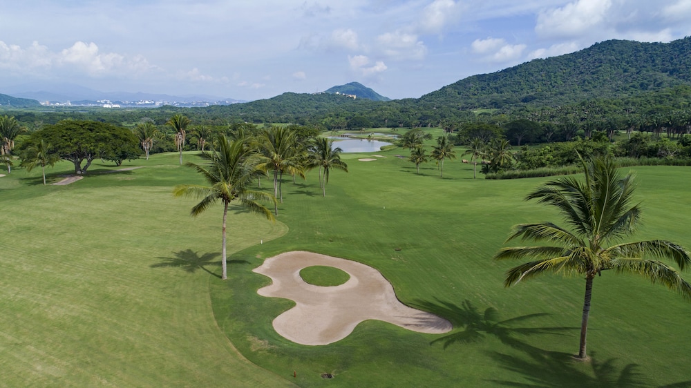 El Corazon Resort 30/48