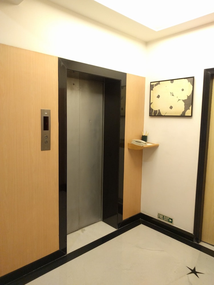 Lemon Tree Hotel Udyog Vihar Gurgaon 9/47