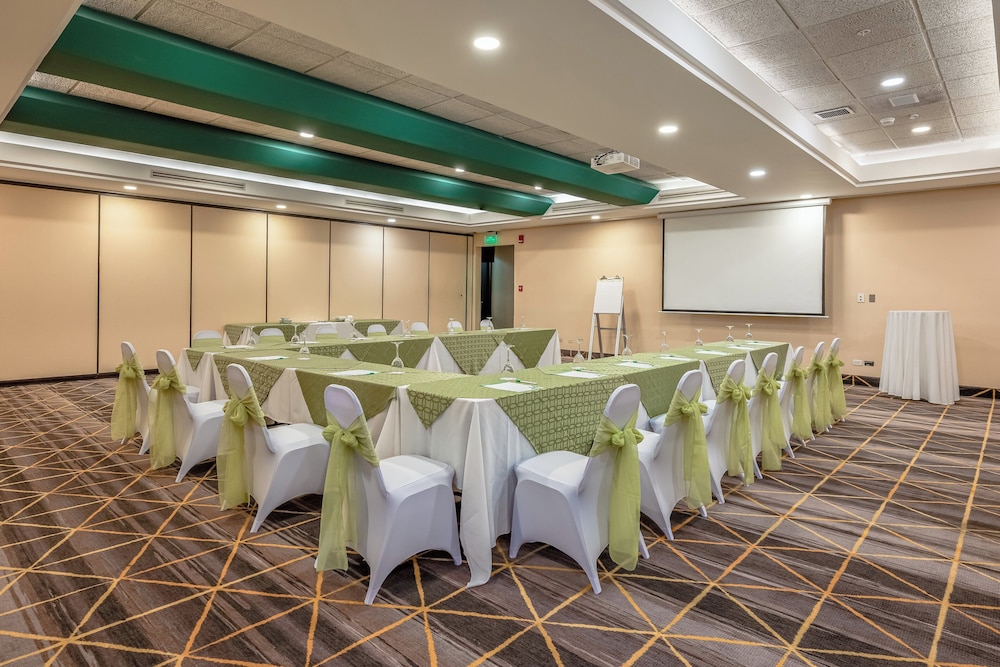 Holiday Inn San Jose La Sabana an IHG Hotel 36/47