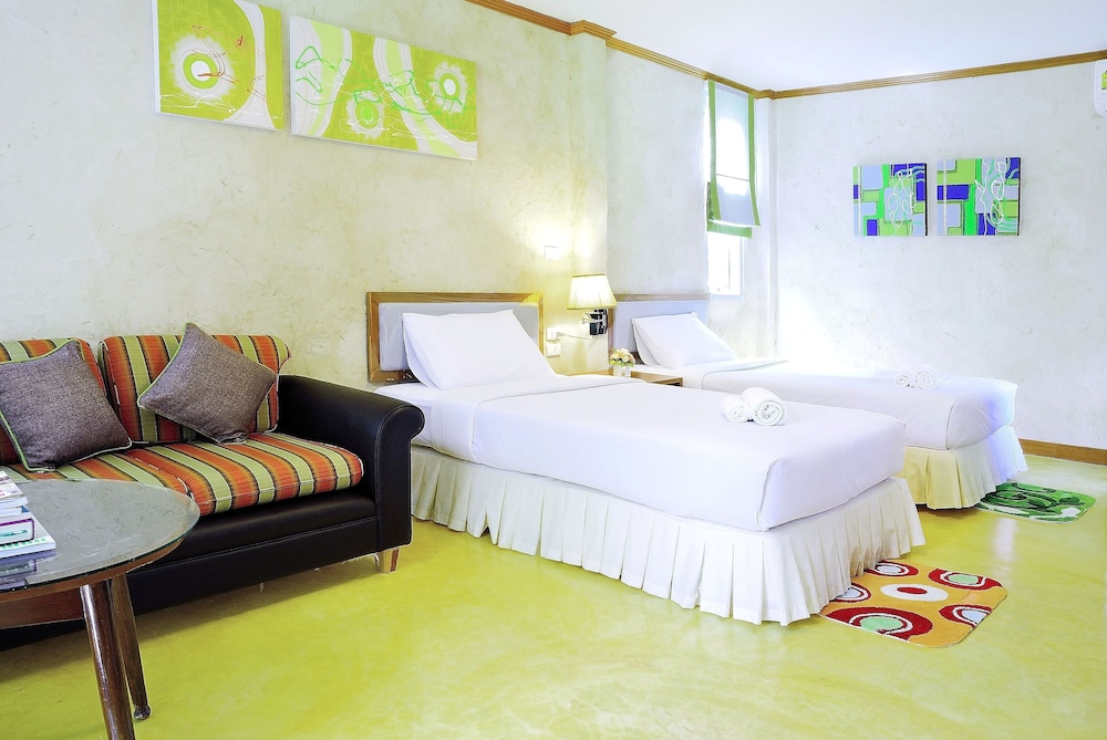 DELUXE, TWIN BEDS