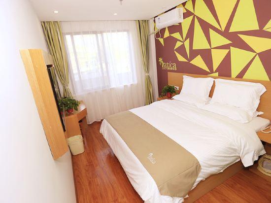 ROOM, QUEEN BED