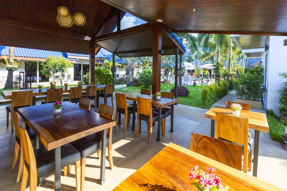 Phuket Airport Hotel 58/74