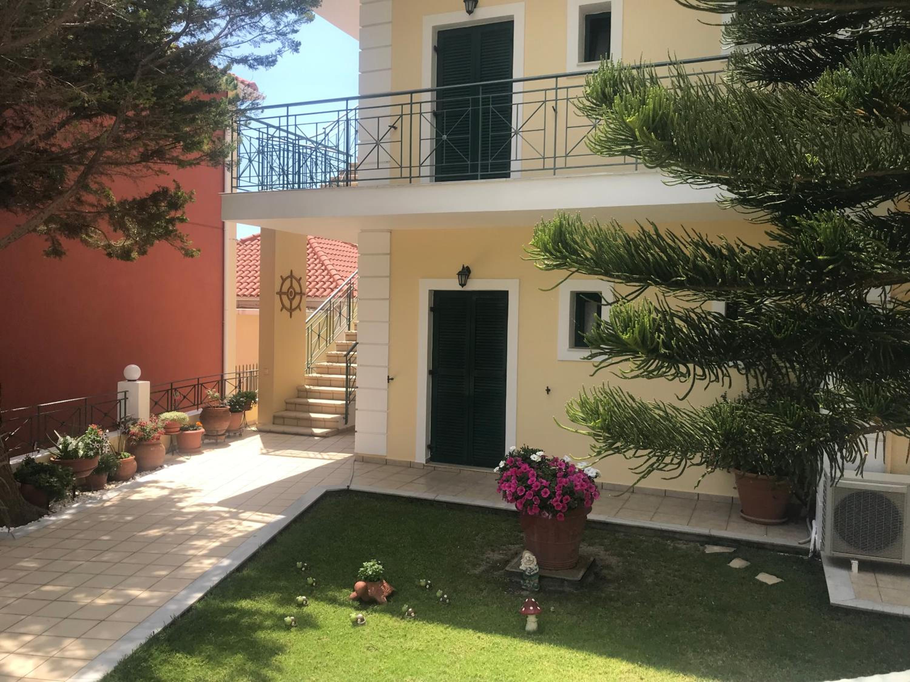 Naftilos Studios 45/54