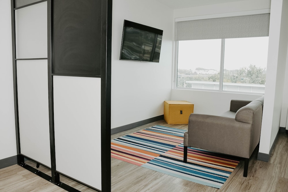 Aloft Omaha West 33/50