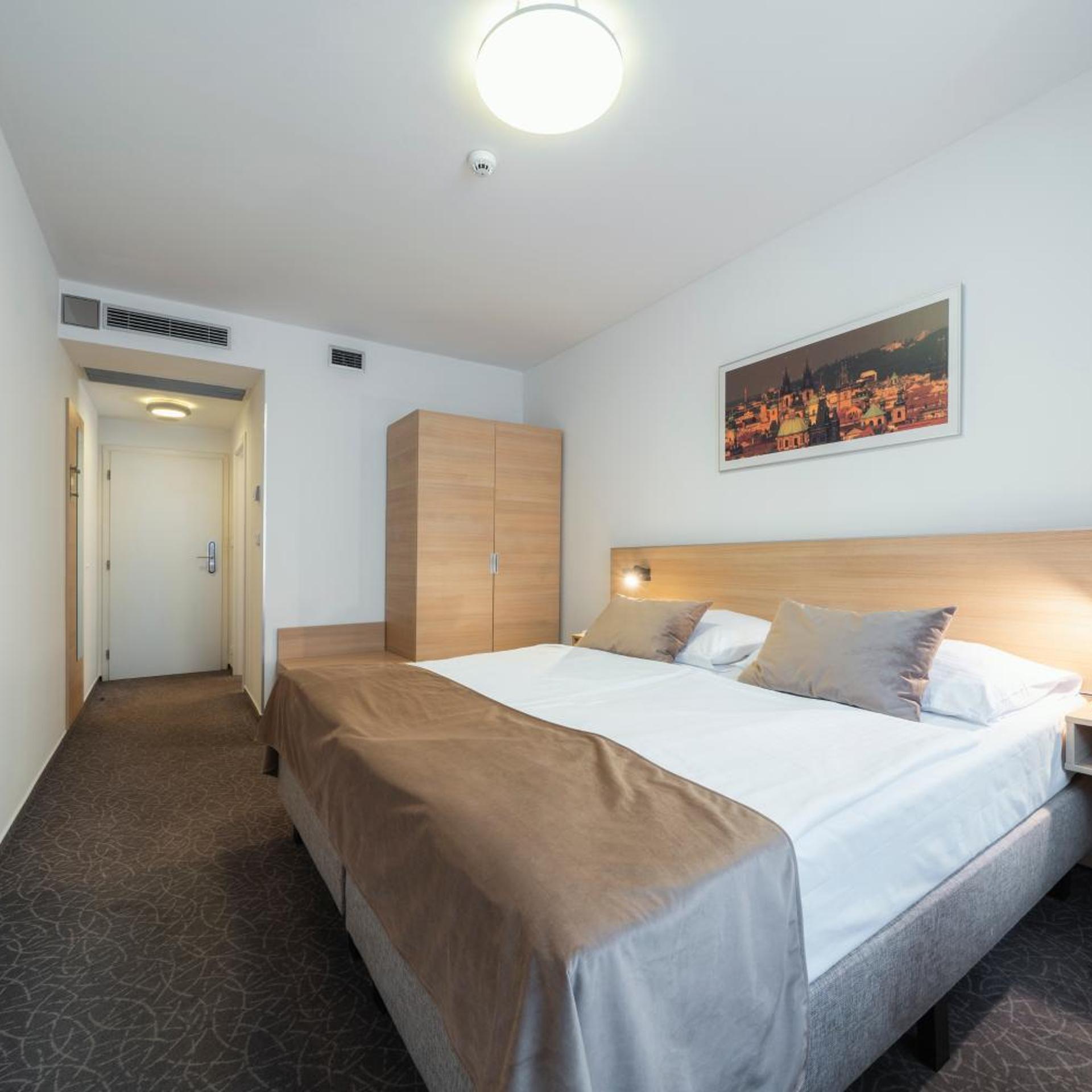 Standard, Double or Twin Bed