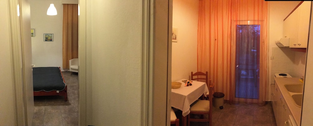 Victor-Eleni Hotel 66/94