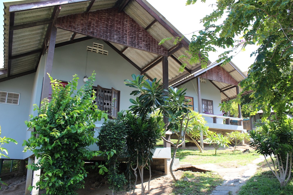 Phupha Bungalow 42/48