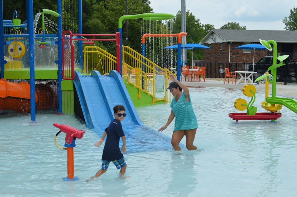 Country Cascades Waterpark Resort 58/68
