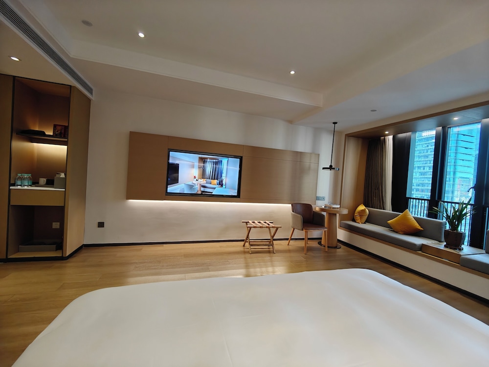 Qianhai Service Apartment 12/17