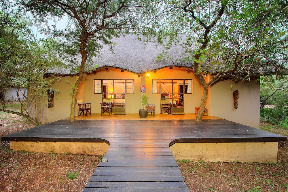 Mvuradona Safari Lodge 1/50