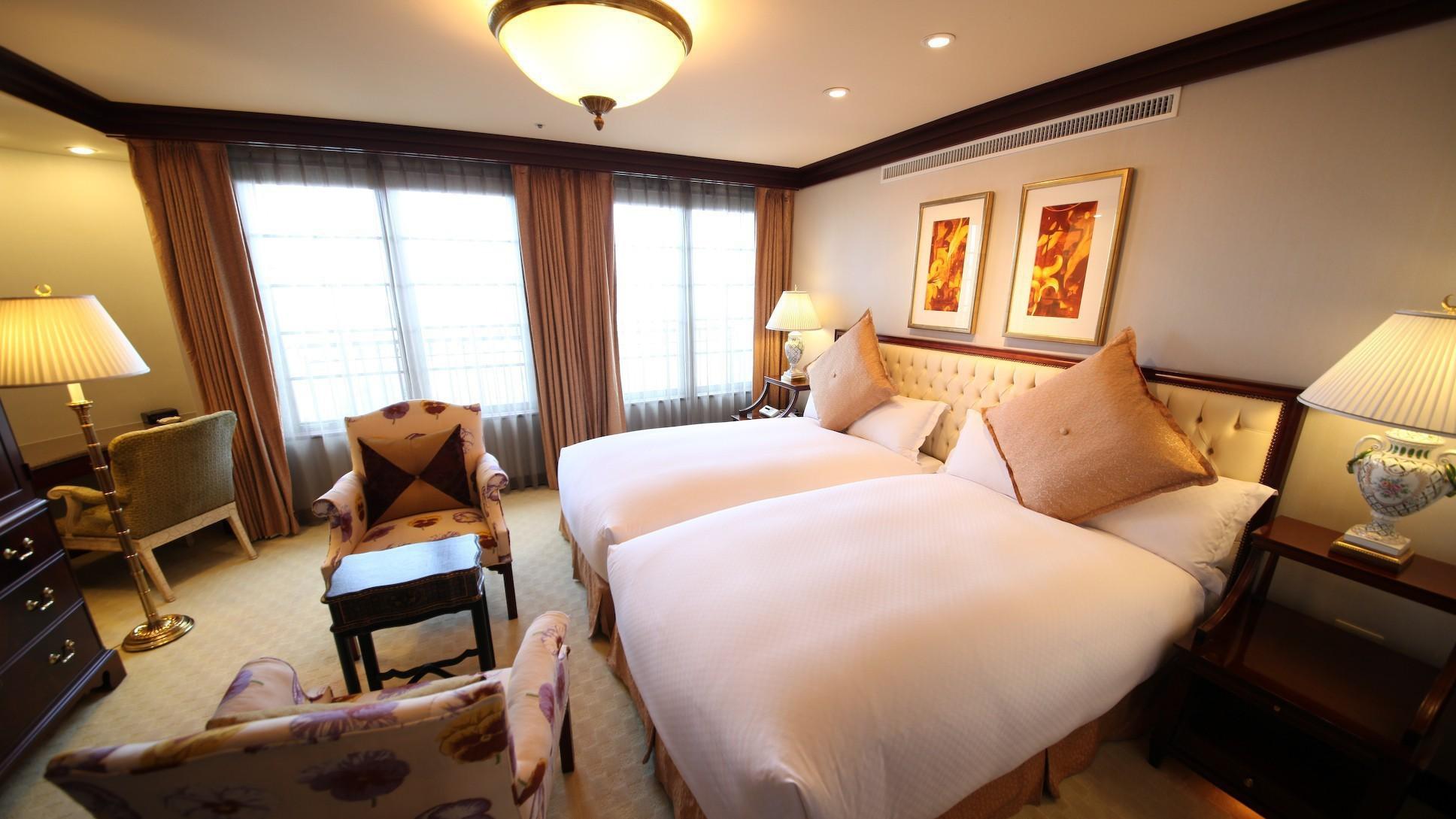 Plaza, Suite