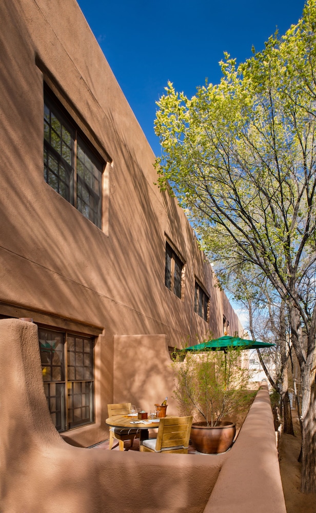 Rosewood Inn of the Anasazi 5/75