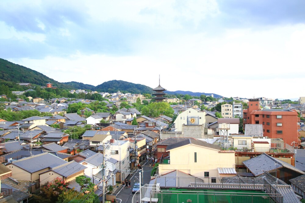 Tsukimi Hotel 42/46