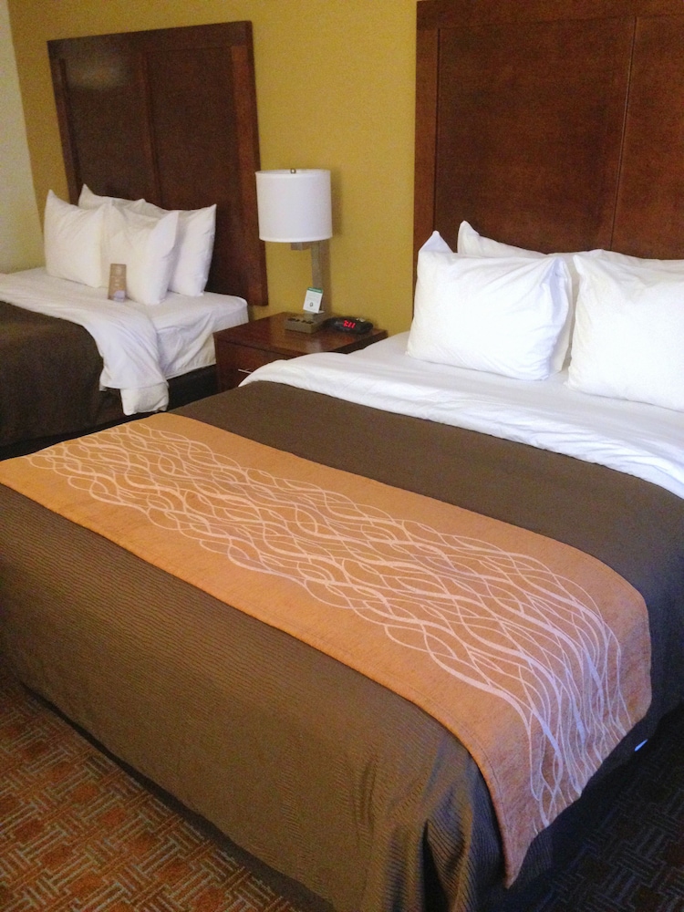Comfort Inn & Suites Brattleboro I-91 6/47
