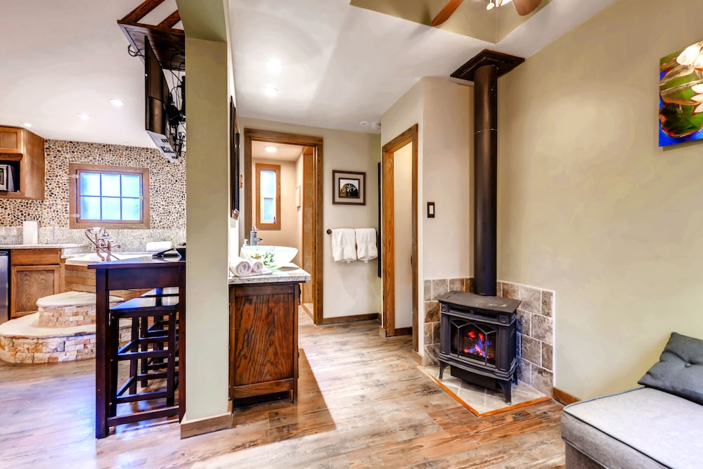 Cliff House Lodge Bed and Breakfast 52/72