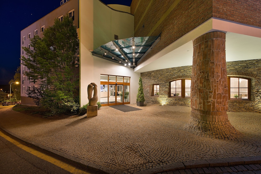 PREMIUM Hotel 64/69