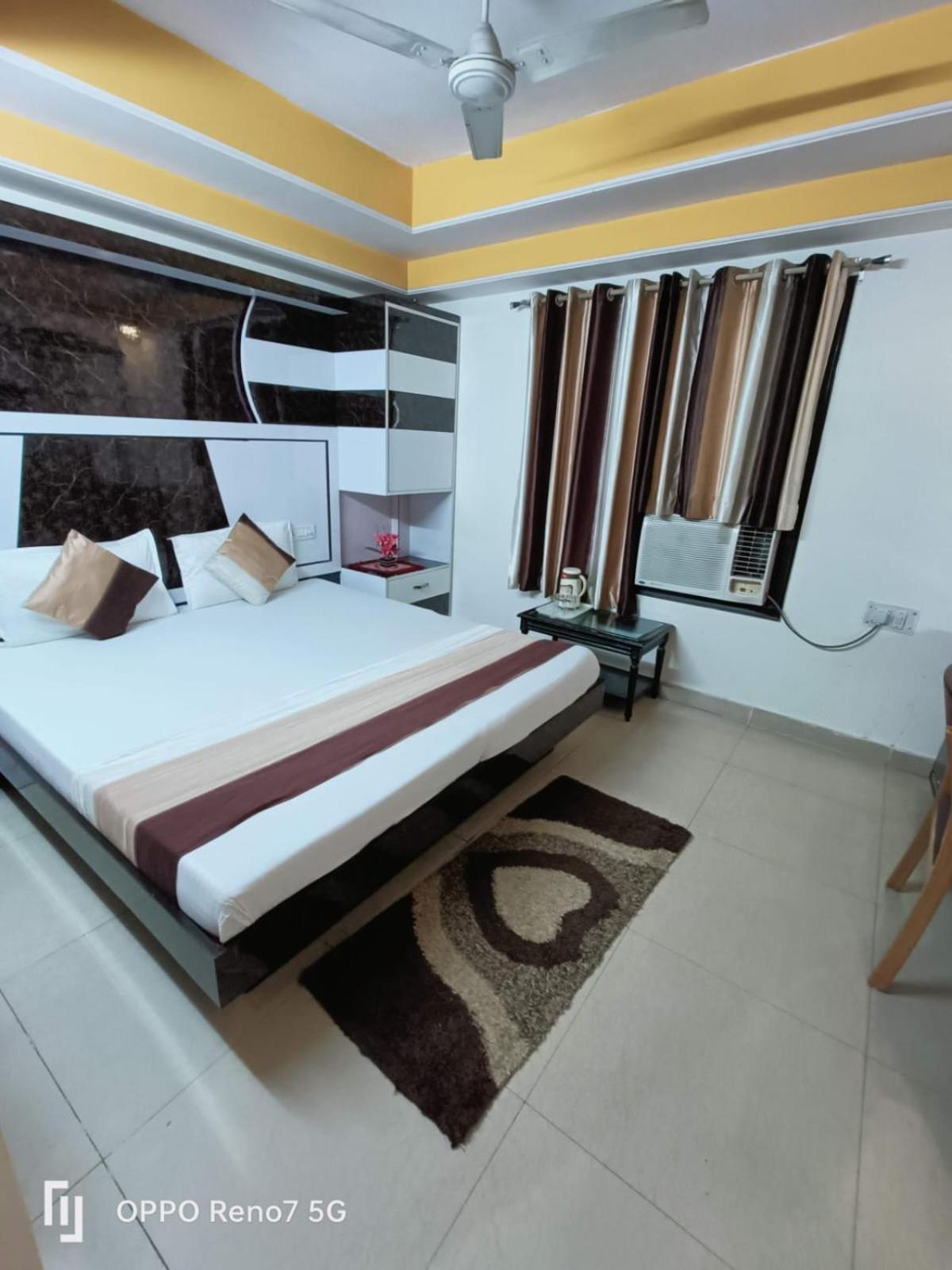 Super, Deluxe, Double Bed