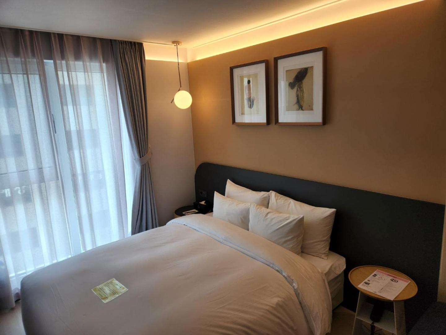 Standard, Double Bed, Pool Access، Hound Hotel Busan Station 2/10
