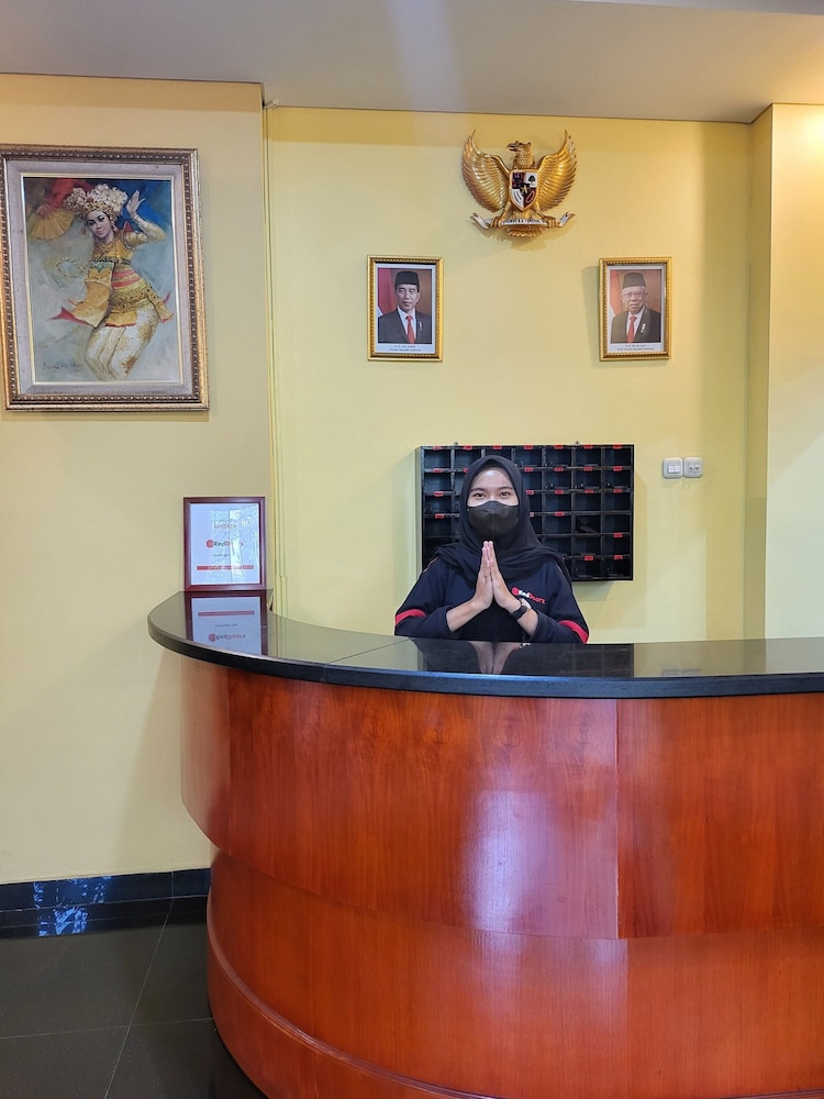RedDoorz Plus near Dunia Fantasi Ancol 4/19