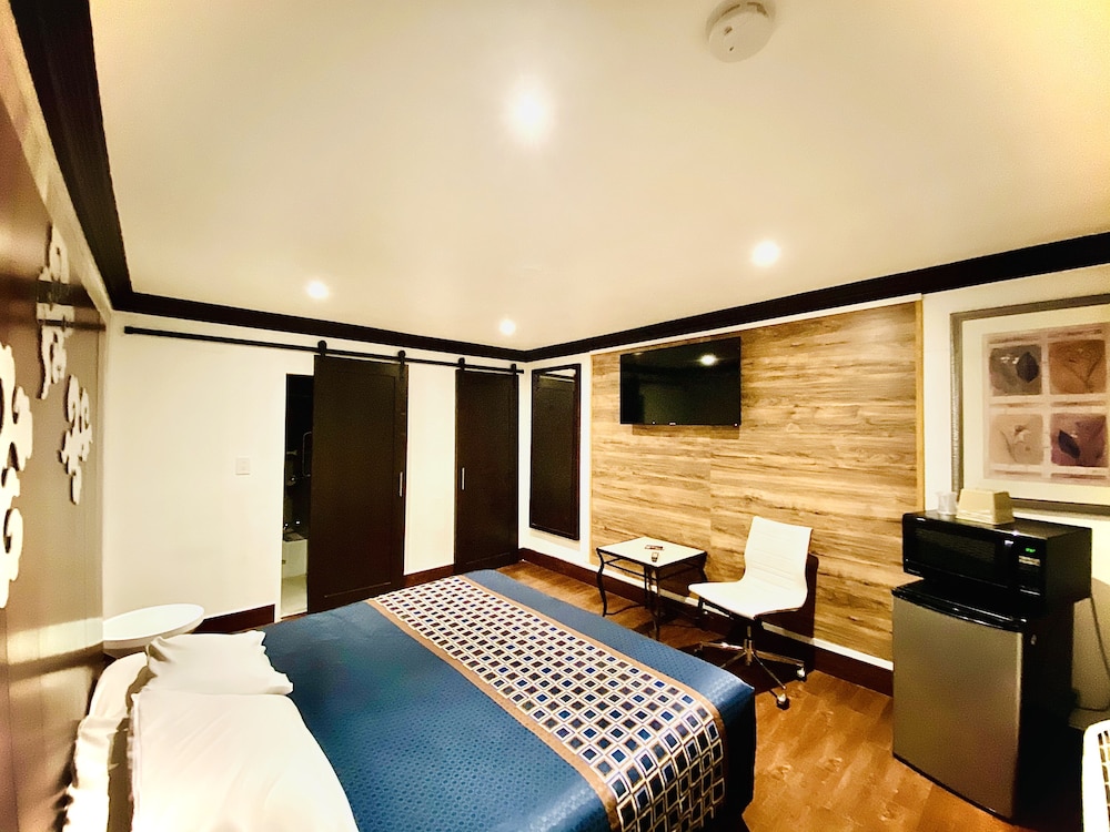Casa Blanca Inn & Suites 13/67