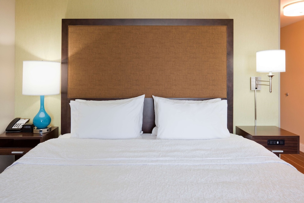Hampton Inn Minneapolis Roseville 17/42