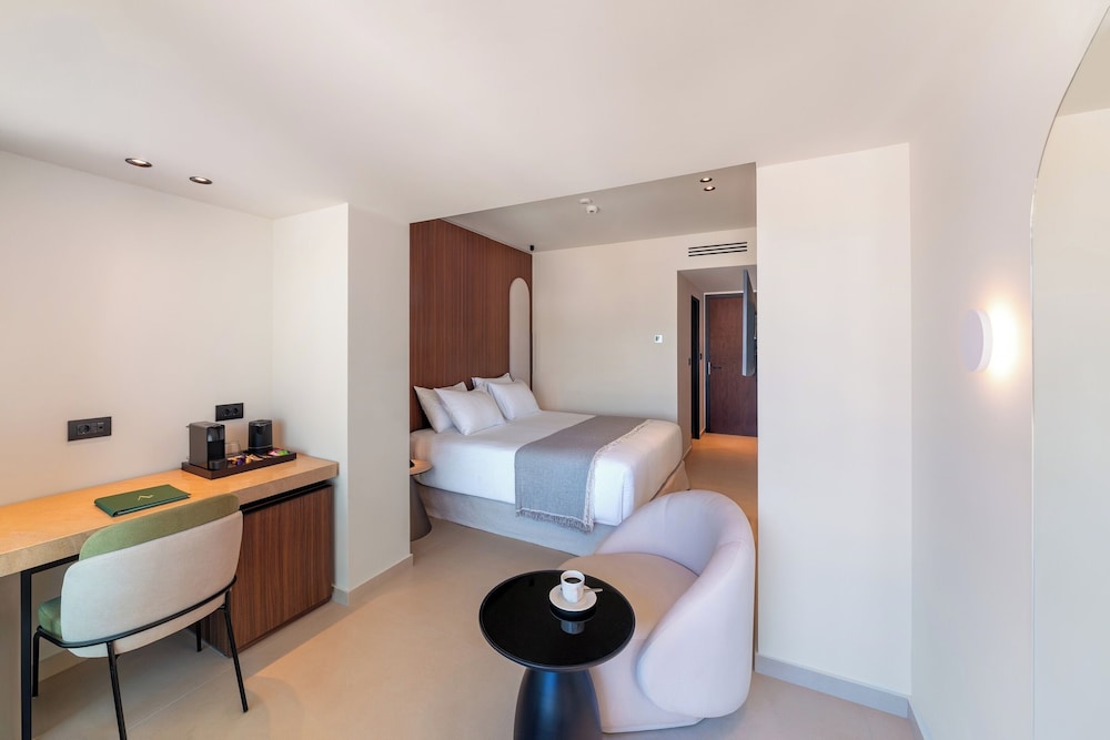 Deluxe, King Bed, Partial Sea View, Alizo Boutique Hotel & Spa - Adults Only 3/6