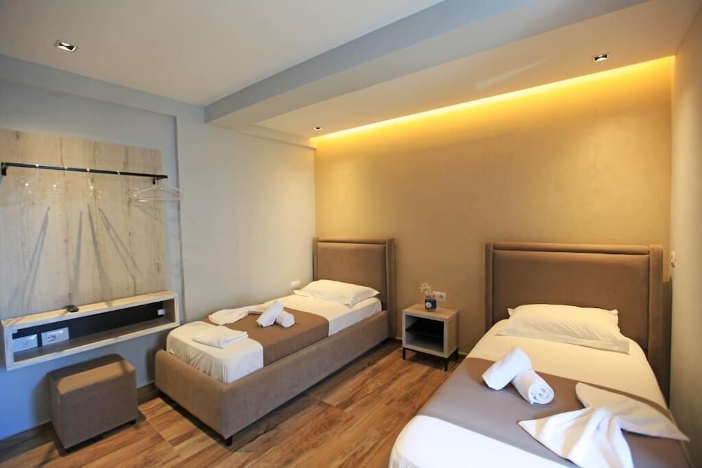 Hotel Citrus 8/37