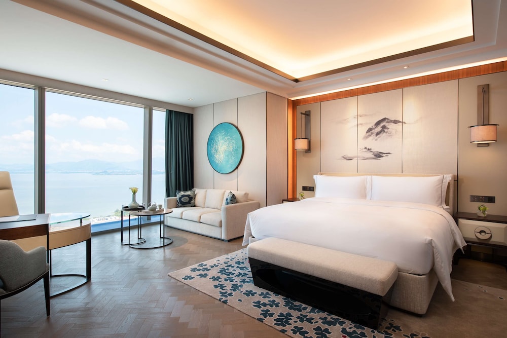 DELUXE, KING BED, SEA VIEW