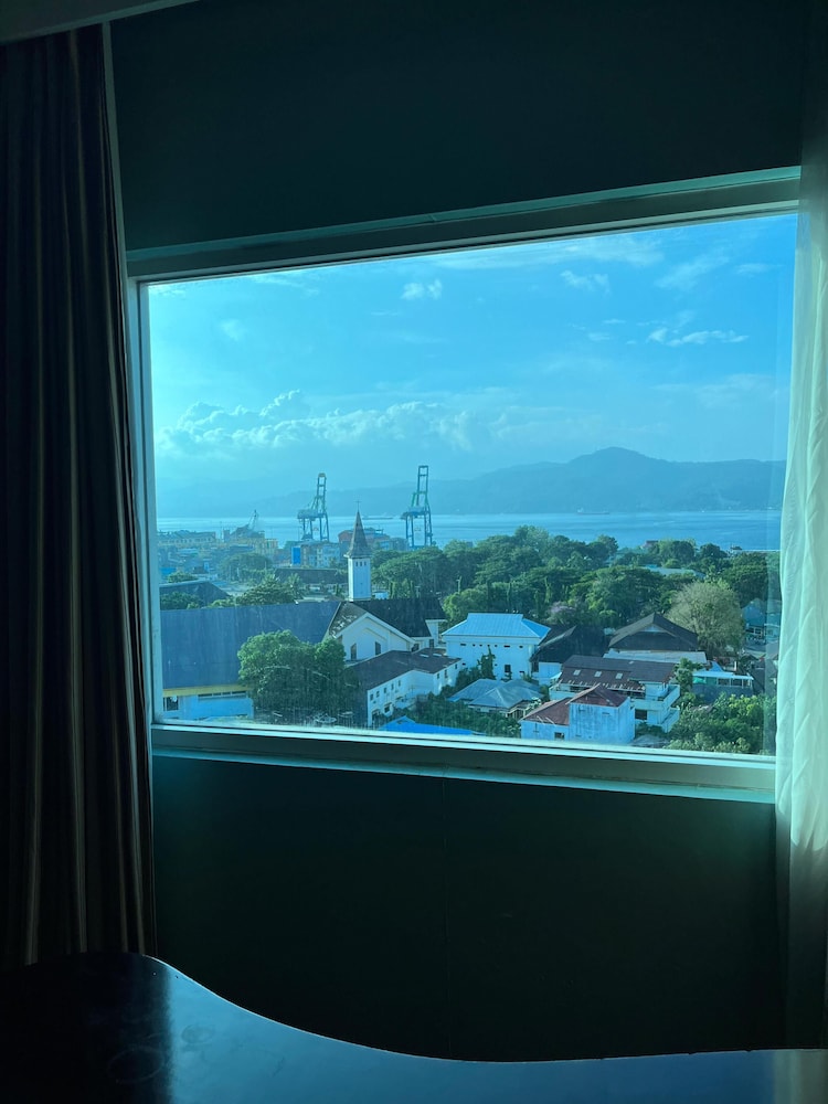 Swiss-Belhotel Ambon 35/69