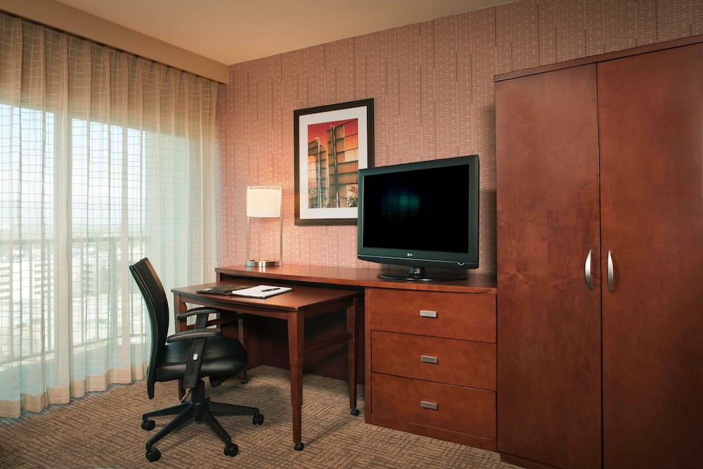Courtyard By Marriott Los Angeles Sherman Oaks 31/34