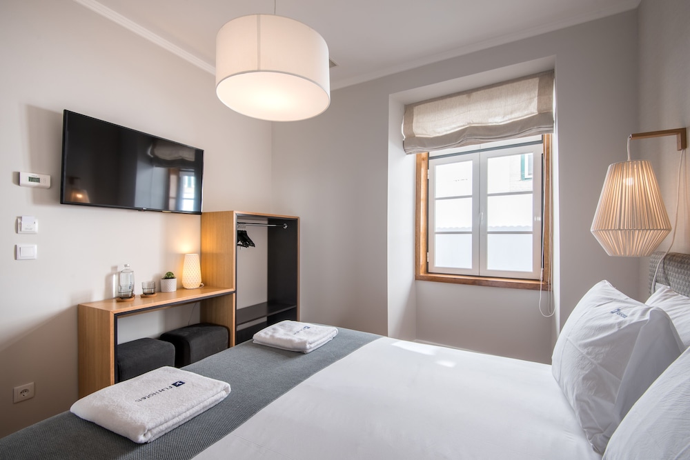 INTERIOR, DOUBLE BED