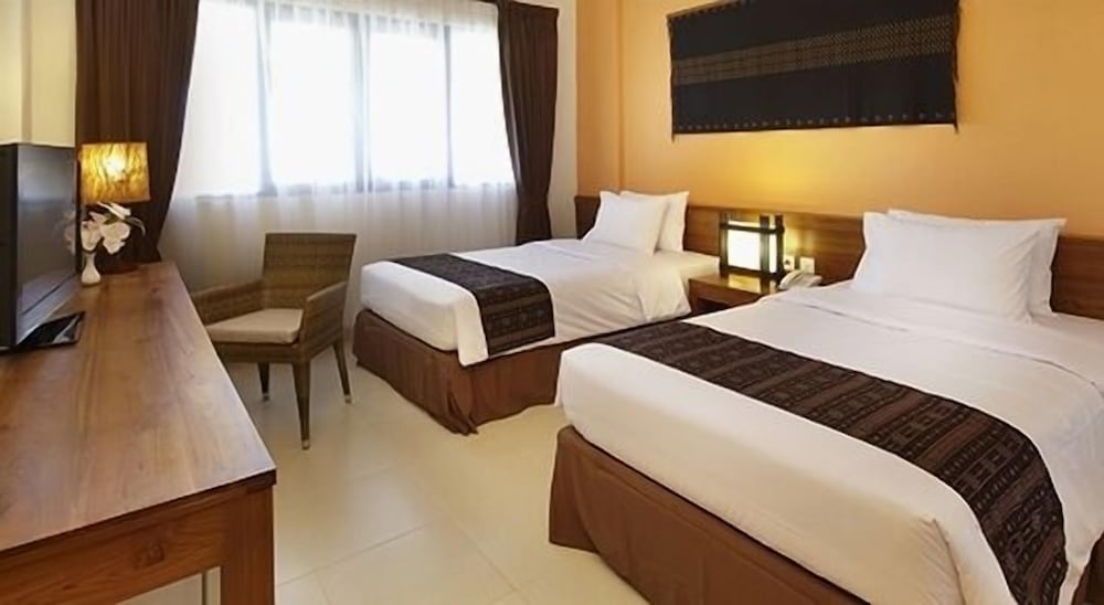 DELUXE, DOUBLE OR TWIN BED