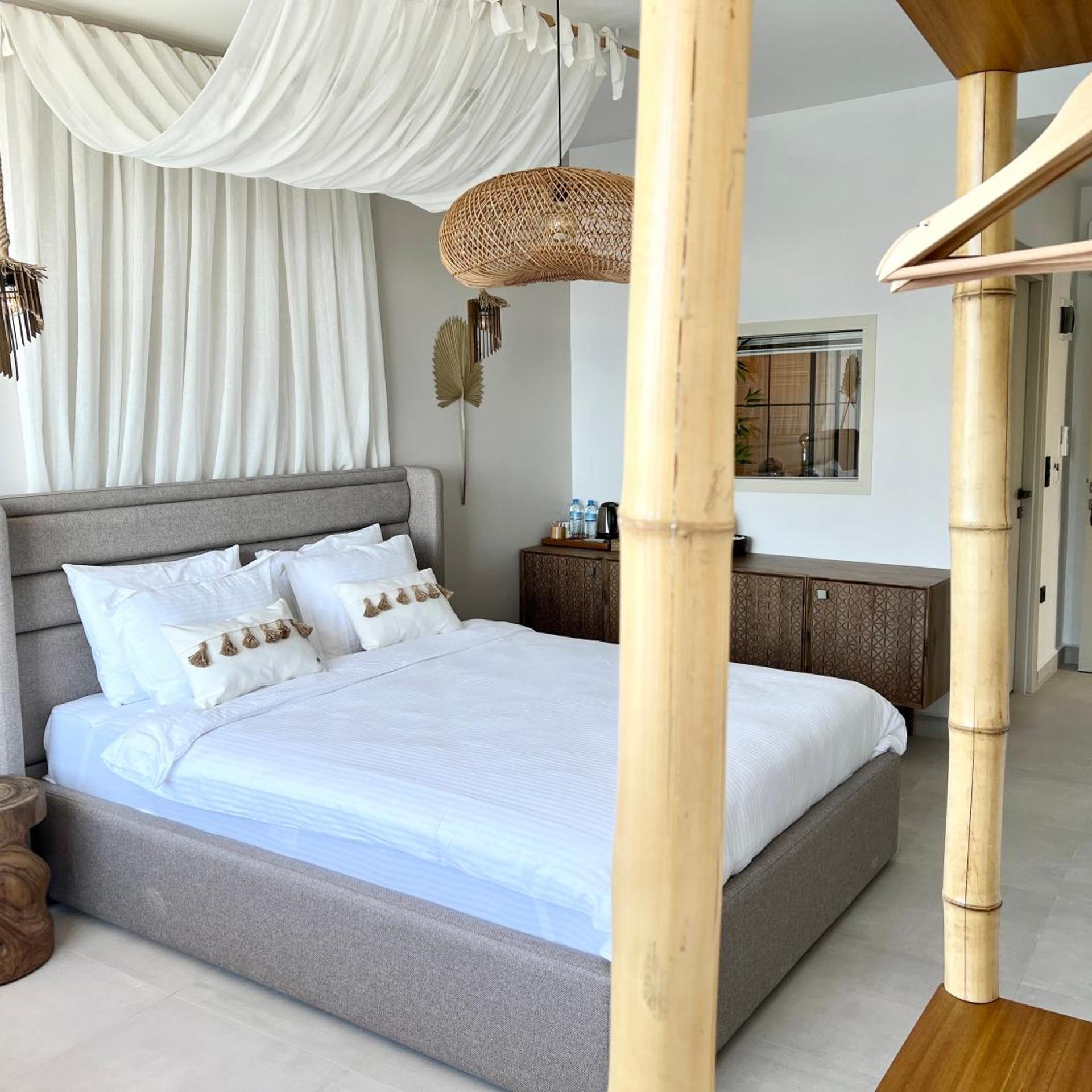Room, Double Bed, Hot Tub