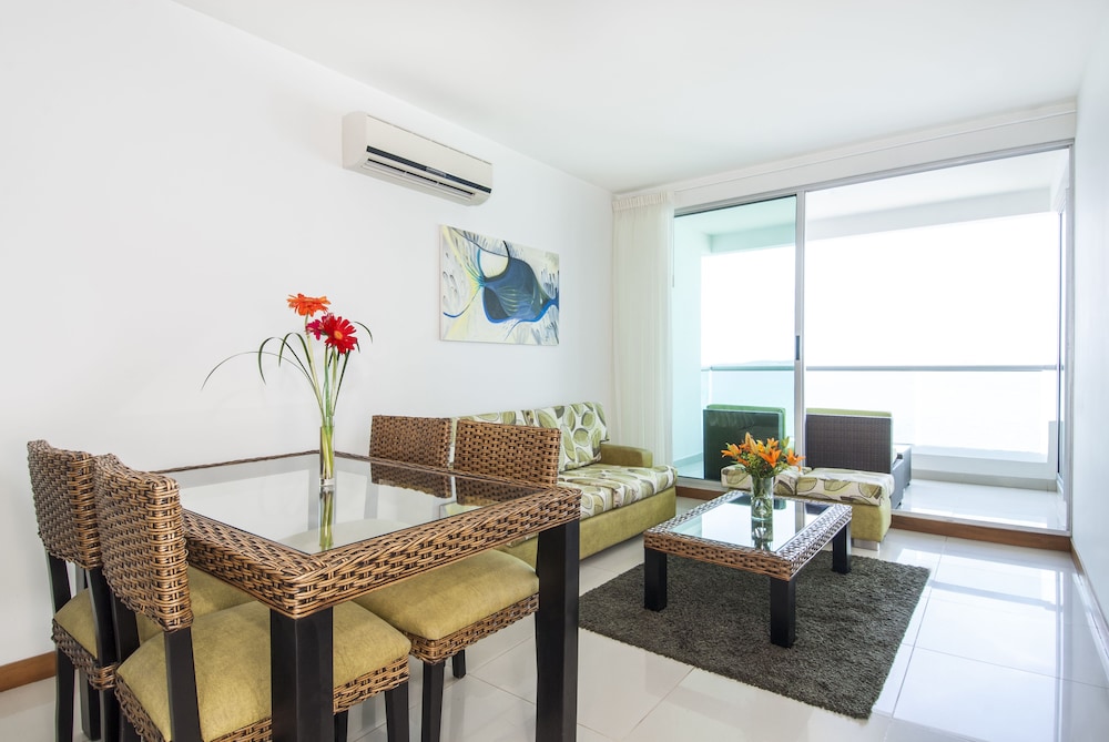 Travelers Suites Orange Cartagena 21/38