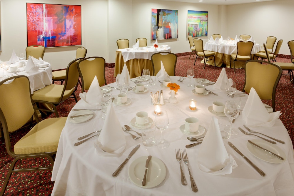 HOLIDAY INN TORONTO DOWNTOWN CENTRE 55/79