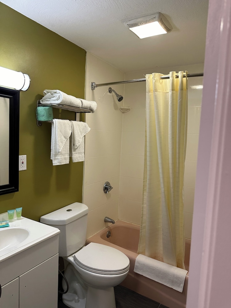 Wickford Motor Inn 53/53