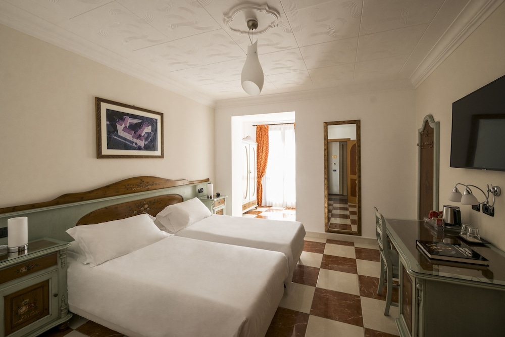 Hotel Ungheria Varese 1946 11/50
