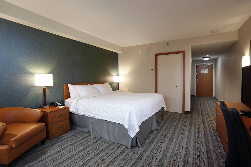 Fairfield Inn And Suites Sudbury 10/36