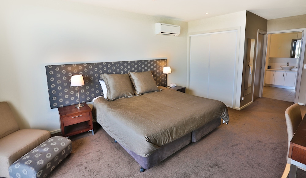 Lady Bay Resort 8/36