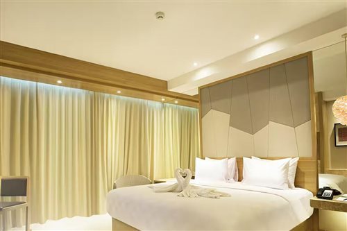 Deluxe, King Bed