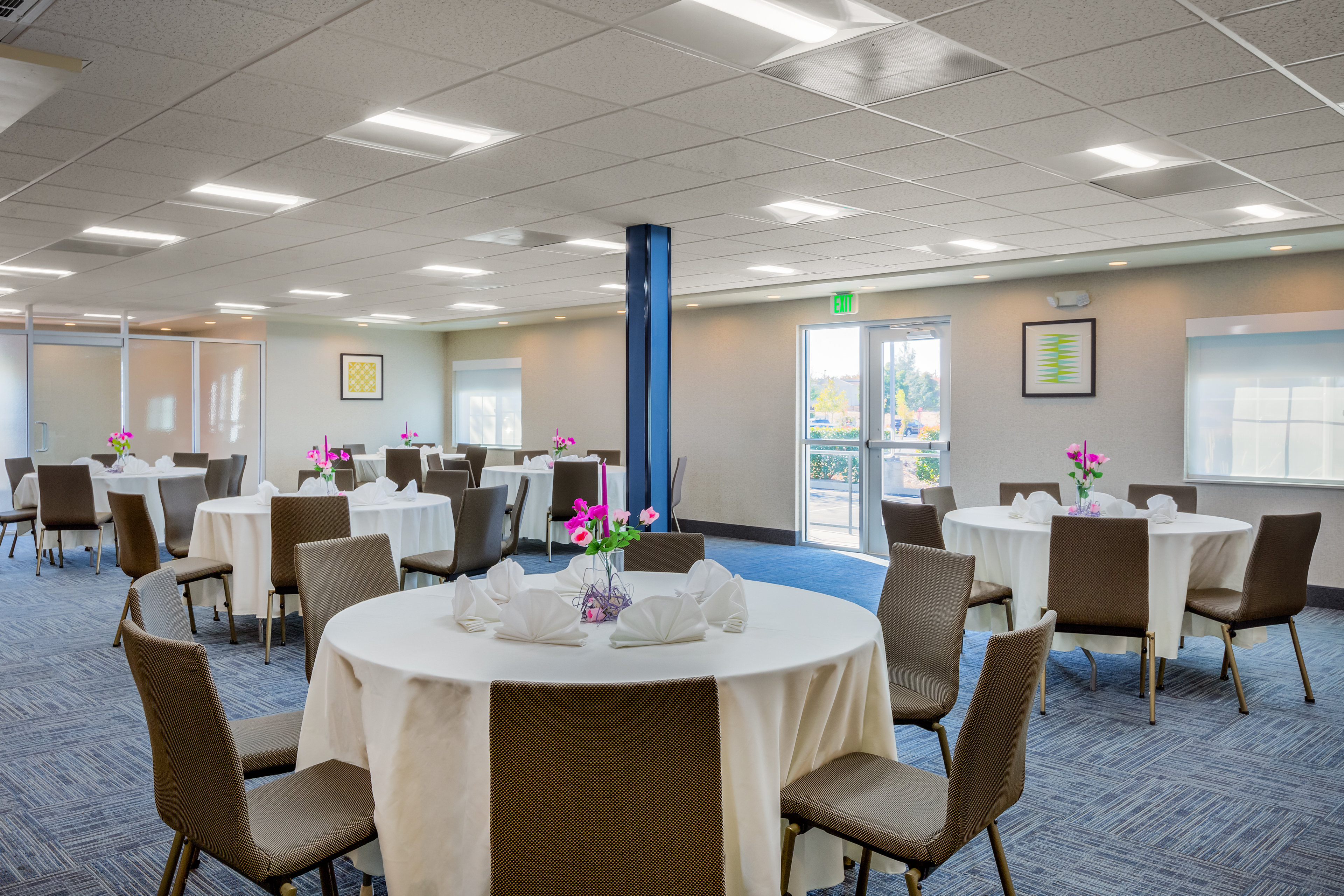 Holiday Inn Express Suites Oroville Lake 43/60