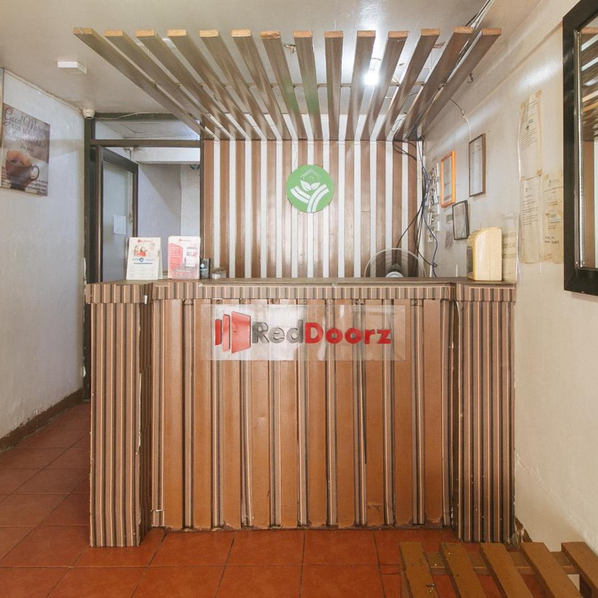 RedDoorz near OWWA Pasay 5/46