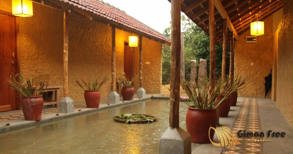 GIMAN FREE BEACH RESORT 6/67