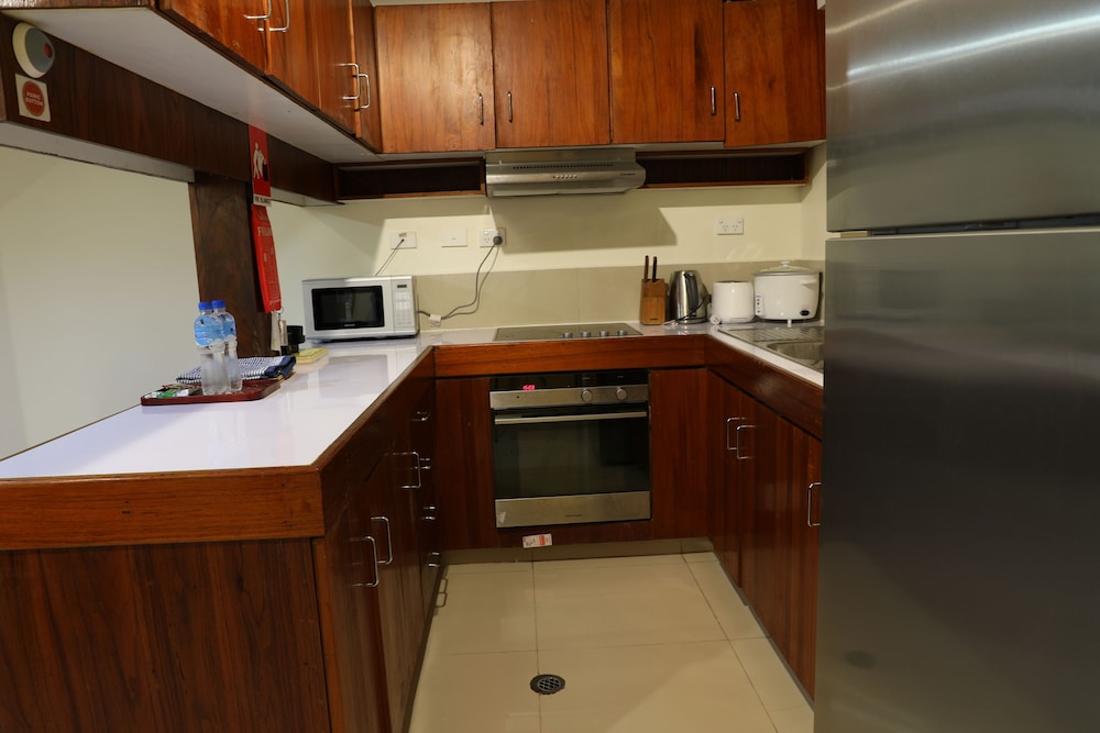 Huon Gulf Hotel and Apartments 46/49