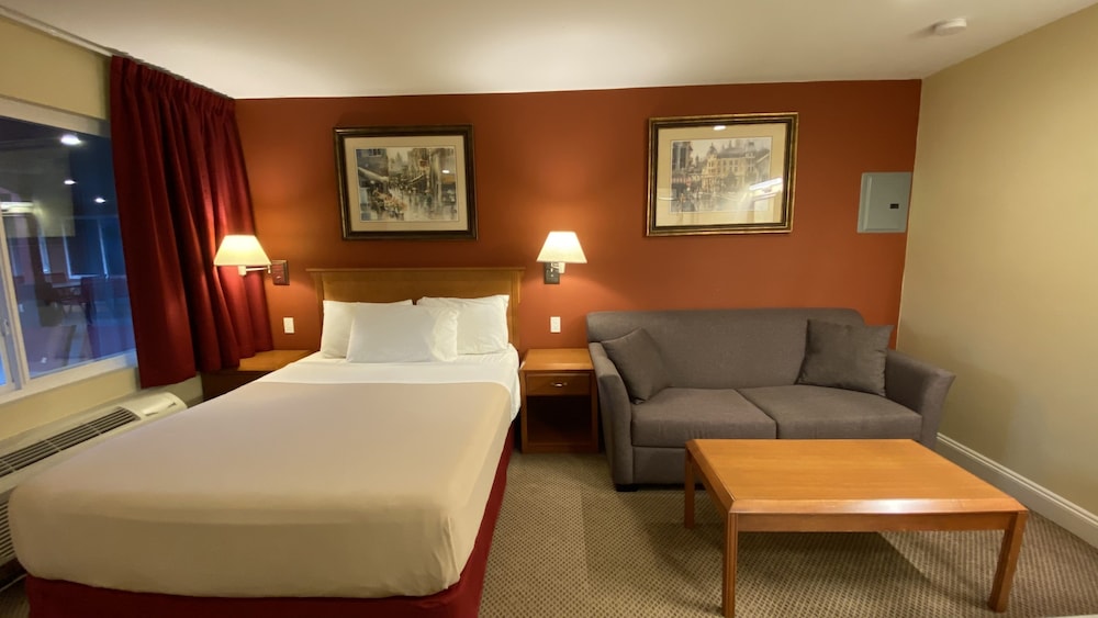Sahara Courtyard Inn 45/70