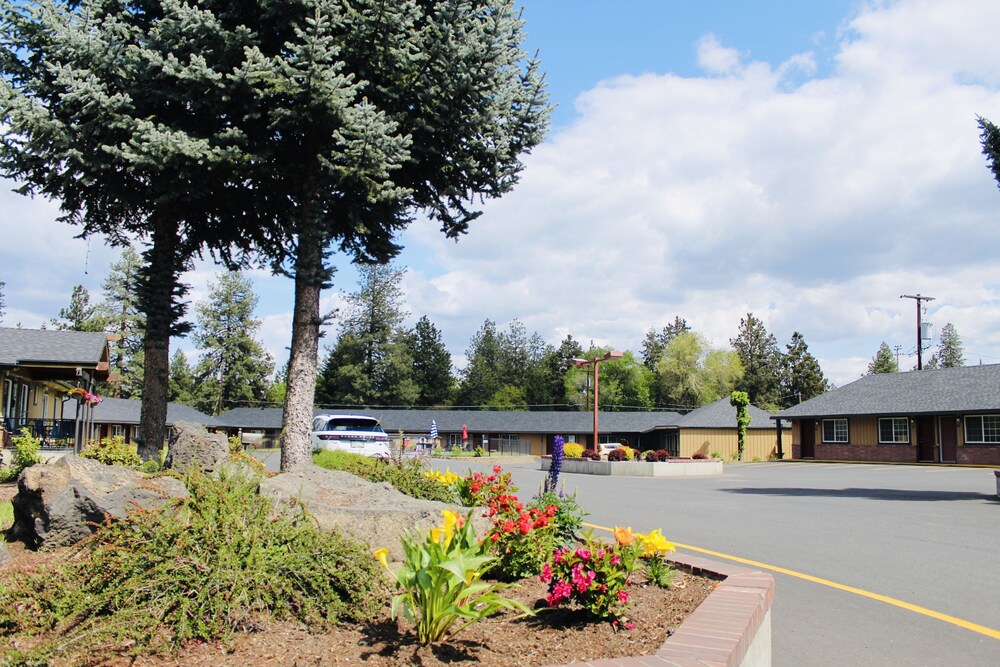 Cascade Lodge 8/66
