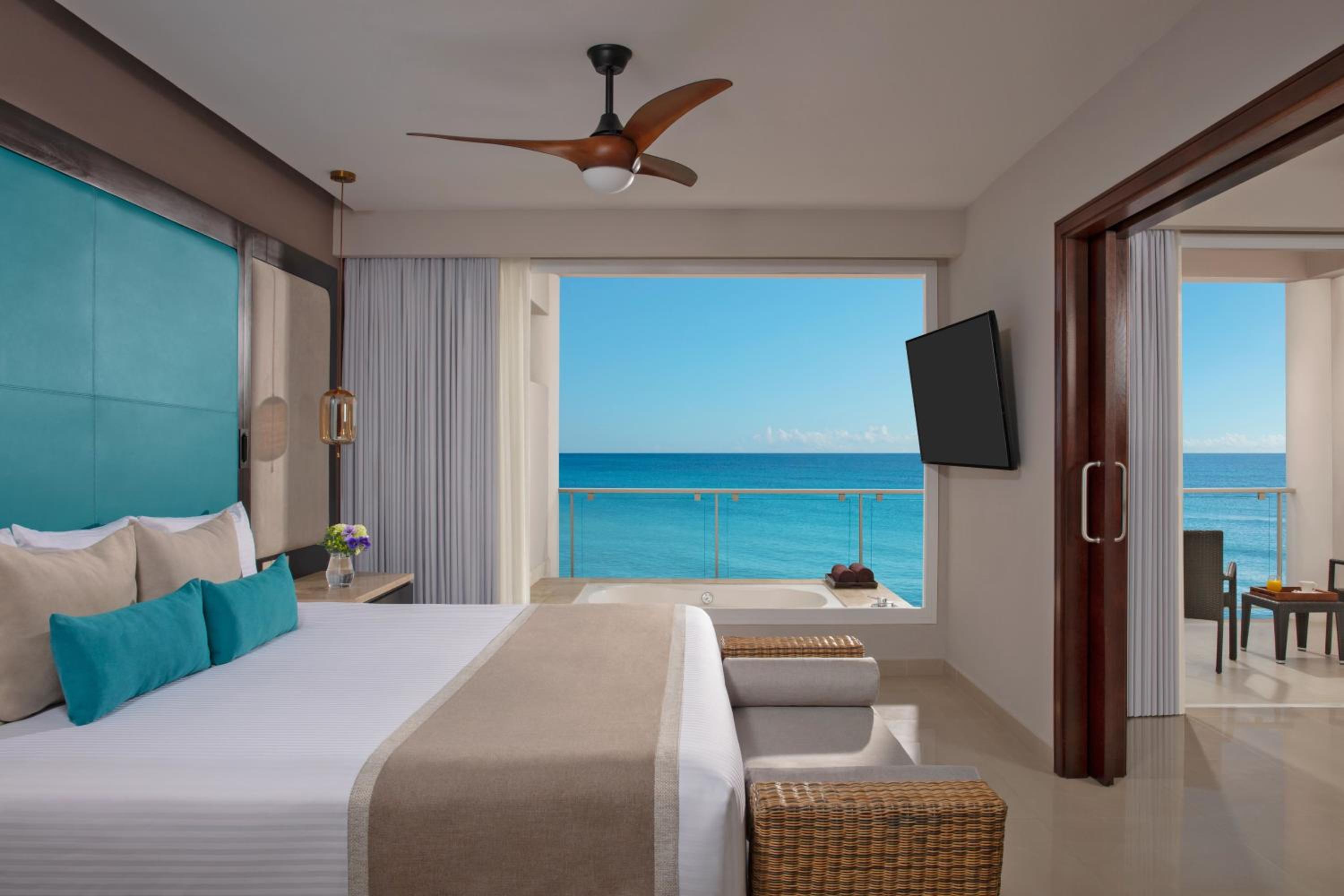 Preferred Club, King Bed, Ocean Front