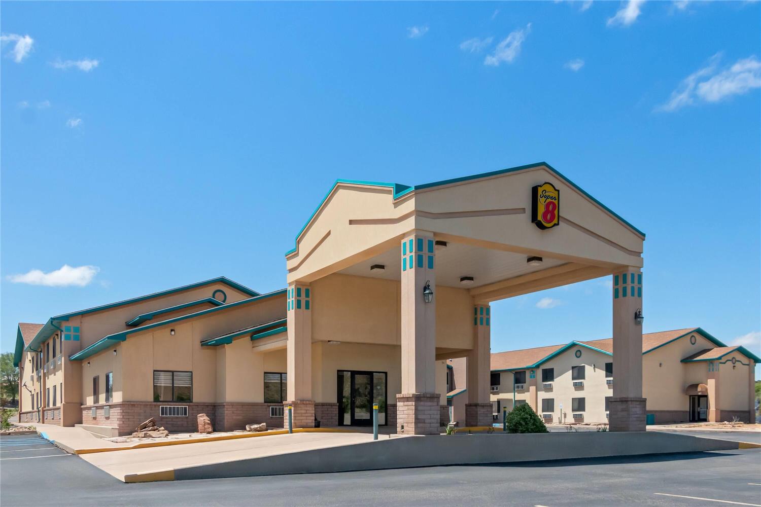 Super 8 By Wyndham Santa Rosa 4/17