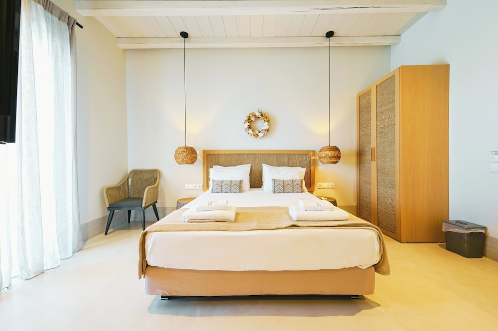 BOUTIQUE, LUXURY, SUITE, DOUBLE BED, PLUNGE POOL